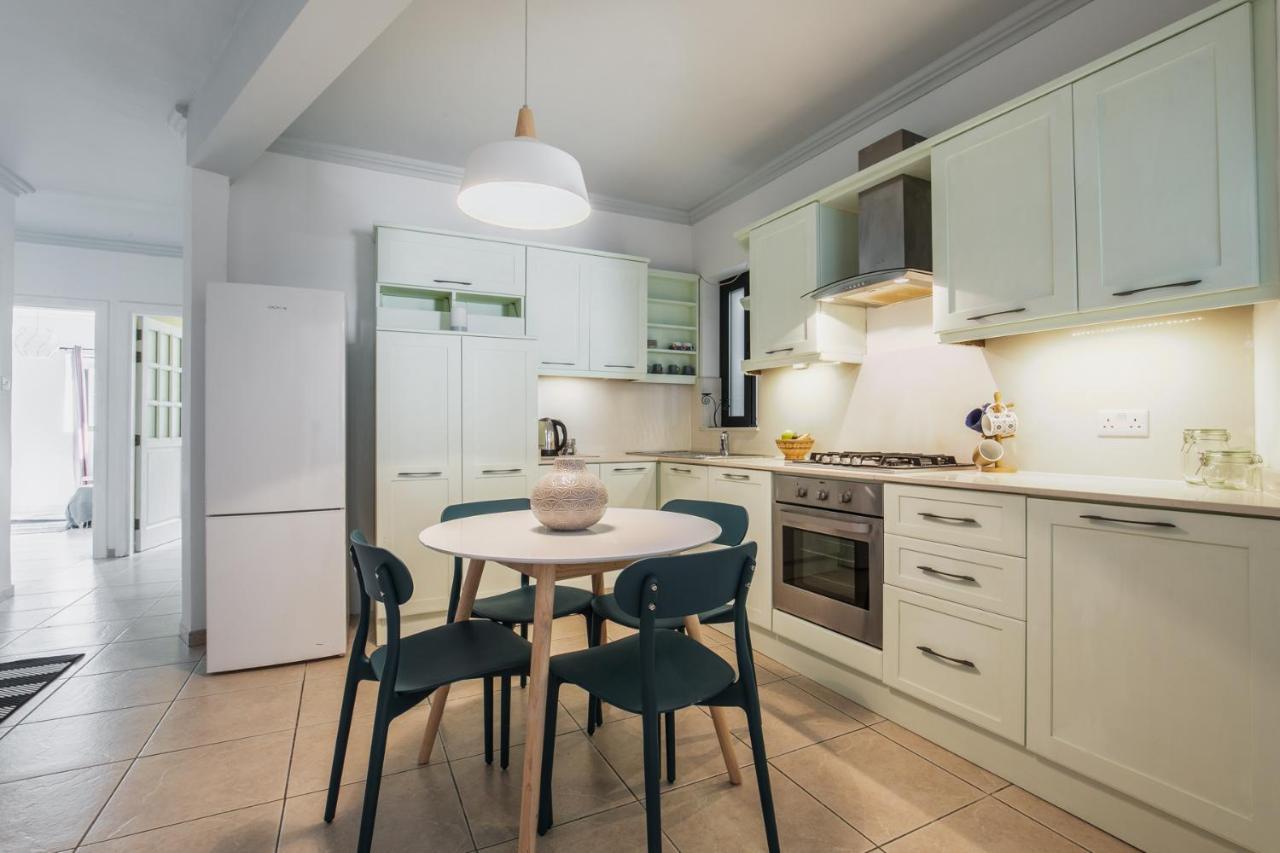 Stylish 3 Bedroom Apartment - St. Julians - 5 Mins From Balluta Bay St. Julian's Zewnętrze zdjęcie