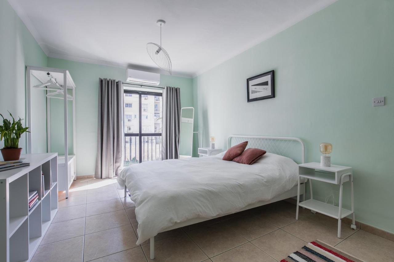 Stylish 3 Bedroom Apartment - St. Julians - 5 Mins From Balluta Bay St. Julian's Zewnętrze zdjęcie